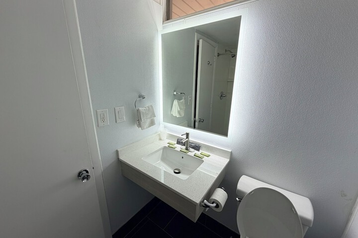 Room 25 of 29