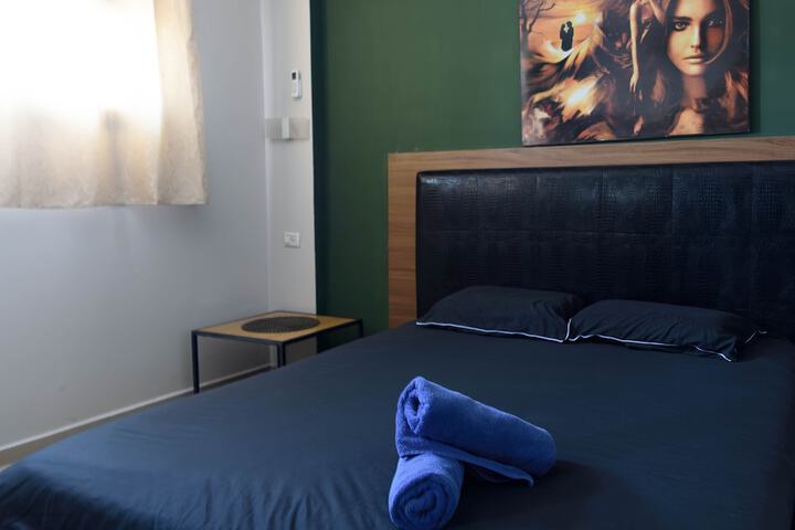 Room 16 of 40
