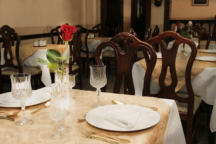 Dining 33 of 49