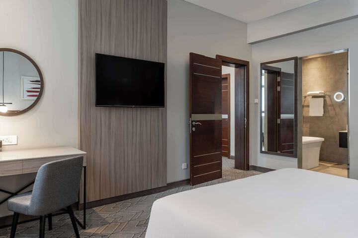 Room 33 of 193