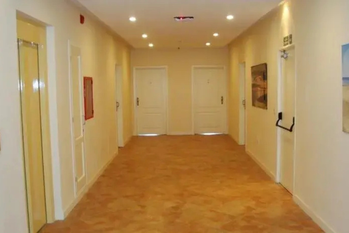 Room 13 of 28