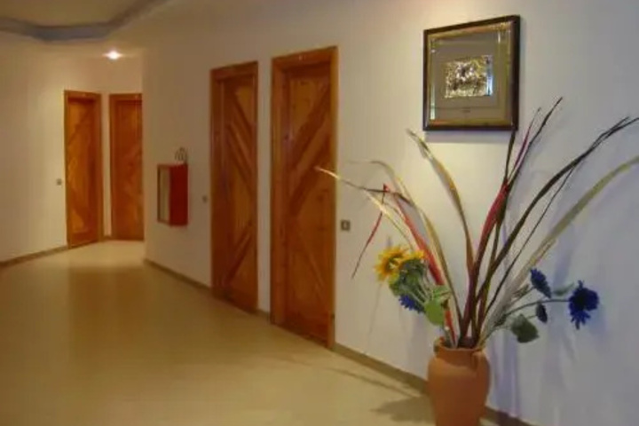 Room 8 of 12
