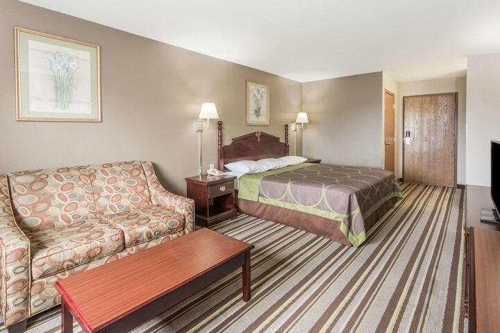 1 King Bed (6 of 9)