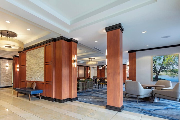 Entrance & Lobby