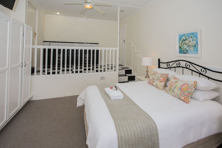 Room 9 of 143