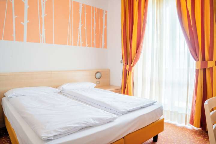 Room 76 of 115