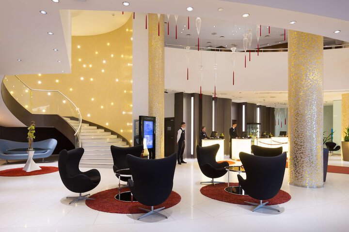 Entrance & Lobby