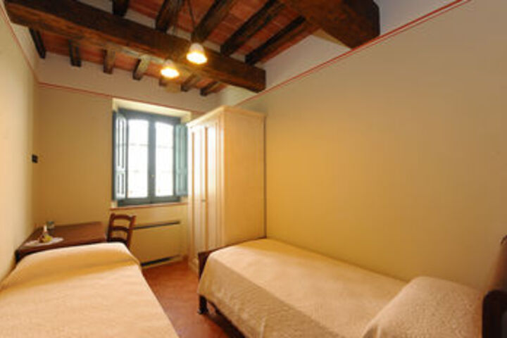Room 30 of 107