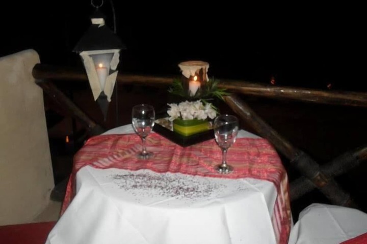 Dining 75 of 87