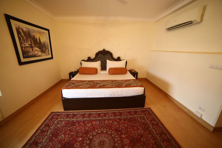 Room 6 of 85