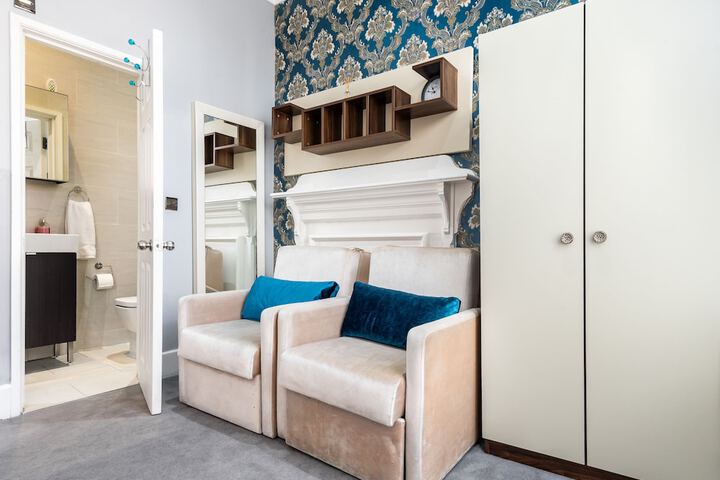 Room 70 of 112