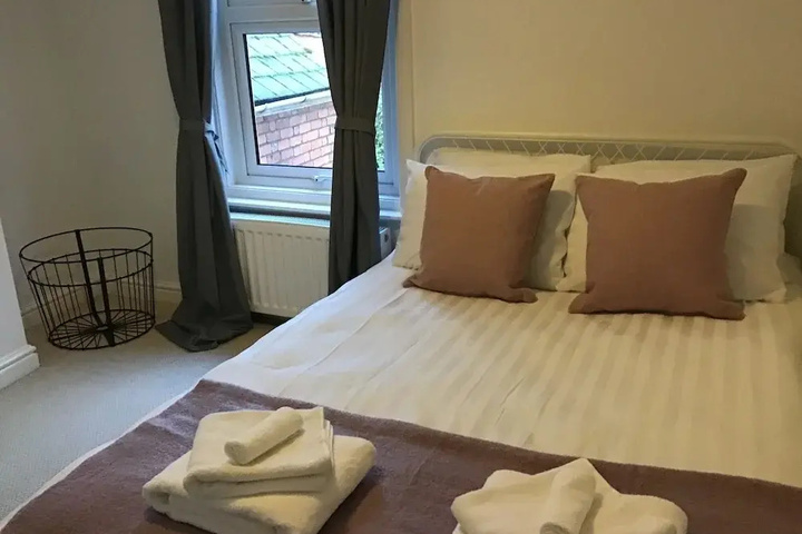 Room 6 of 10