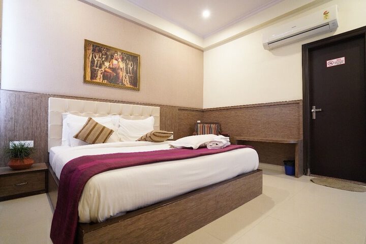 Room 9 of 22