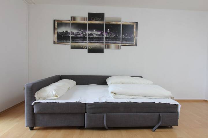 Room 9 of 35
