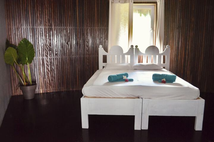 Room 5 of 44