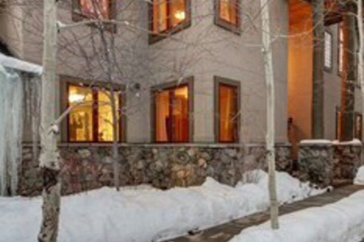 Hotel Exterior 12 of 36
