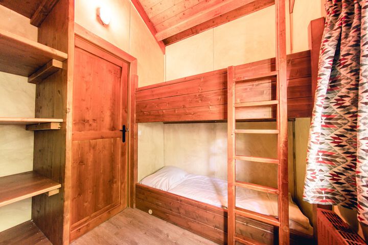 Room 6 of 120
