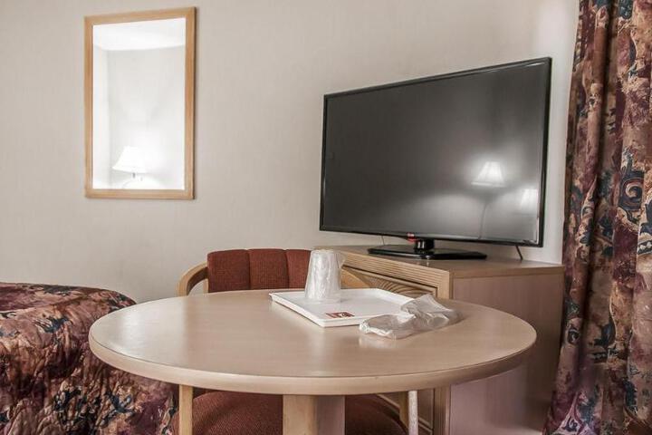 2 Double Beds (10 of 10)
