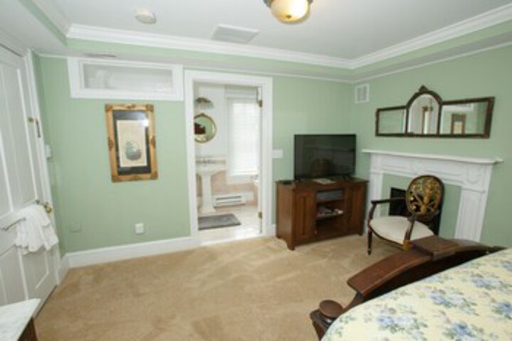 Room 162 of 253