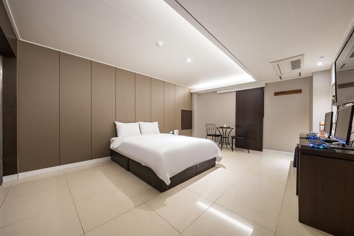 Room 45 of 83