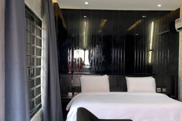 Room 4 of 13