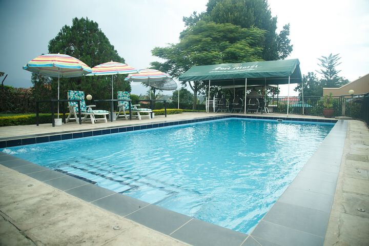 Pool 33 of 76