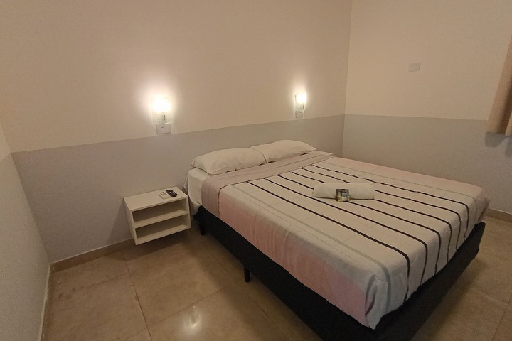 Room 15 of 118