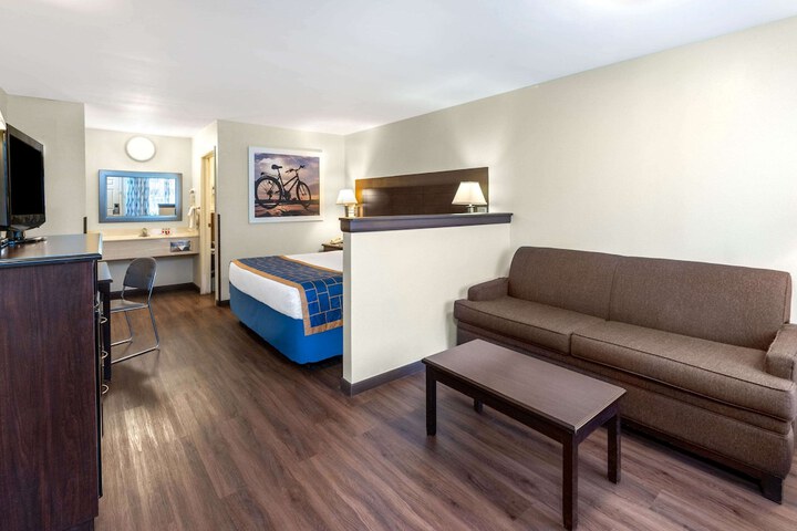 Room 5 of 20