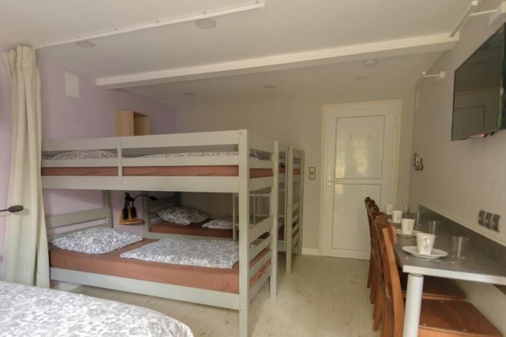 Room 8 of 33