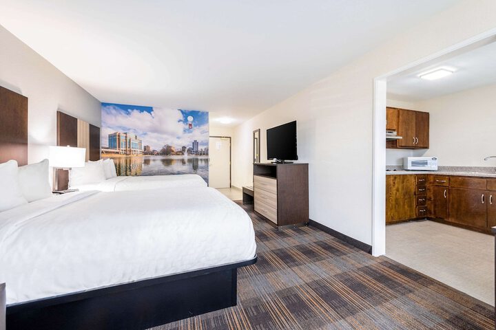 2 Queen Beds Accessible (17 of 22)