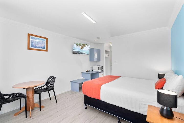 Room 2 of 38