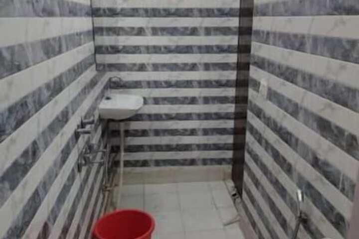 Room 8 of 10