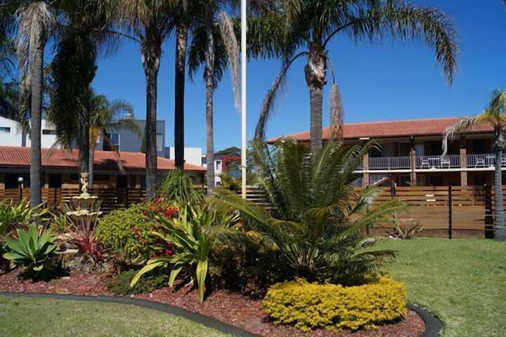 Hotel Exterior 60 of 62