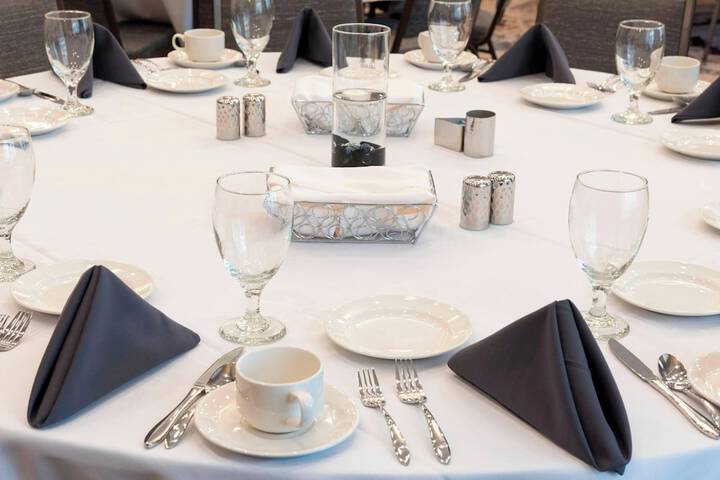 Ballroom/Hall 39 of 51