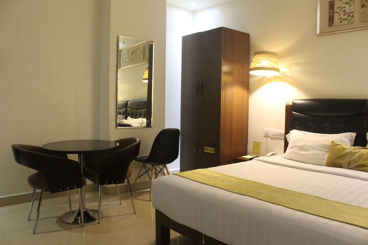Room 6 of 37