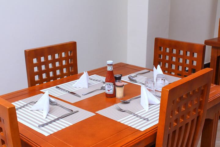 Dining 13 of 18