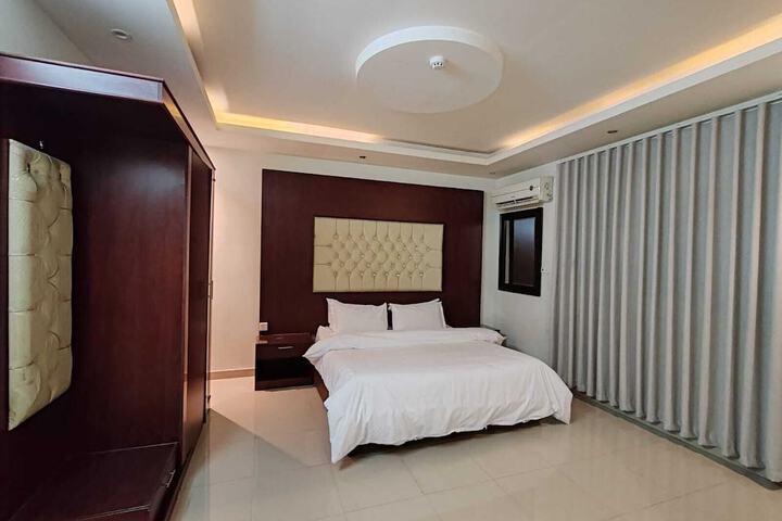 Room 7 of 31