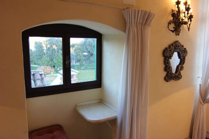 Room 13 of 175