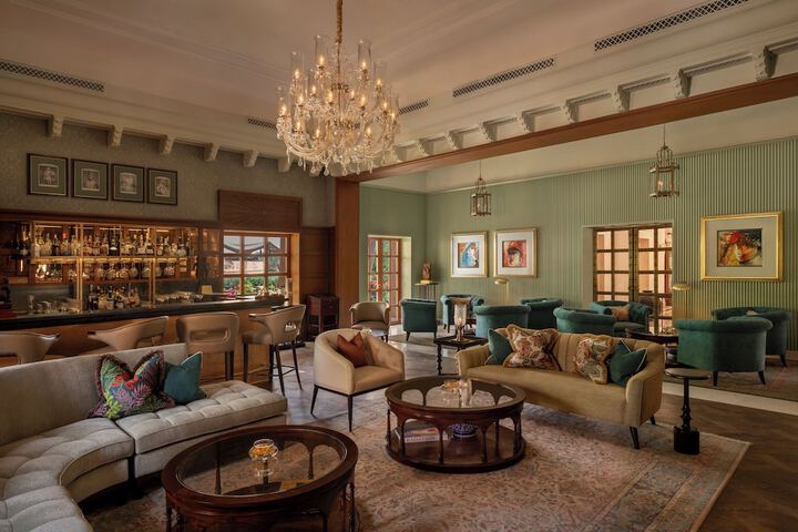 Lounge 52 of 80