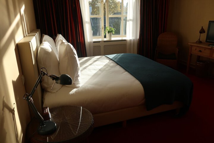 Room 8 of 37