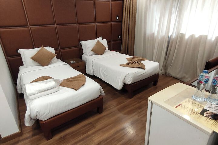 Room 5 of 33