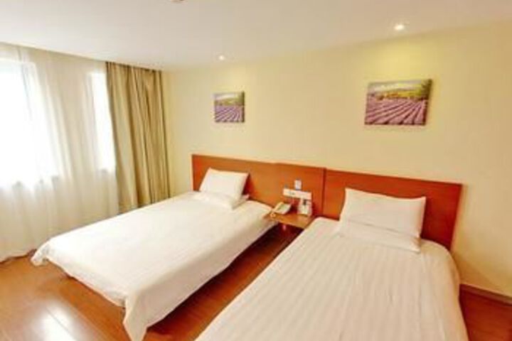 Room 10 of 25