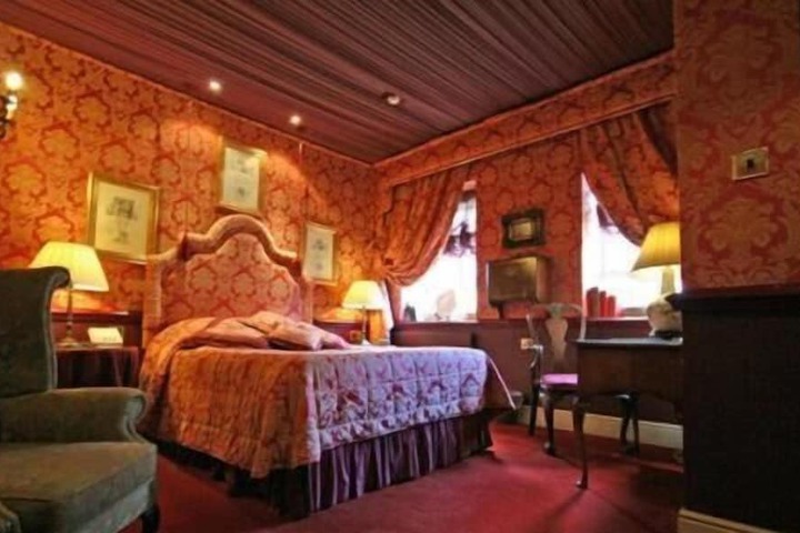 Room 30 of 84