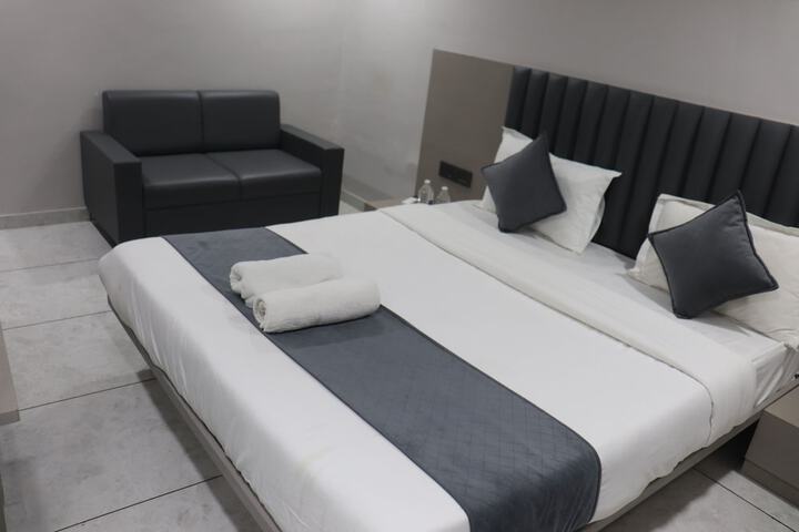 Room 4 of 25