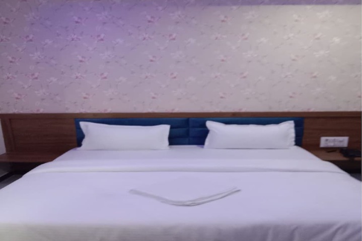 Room 9 of 17