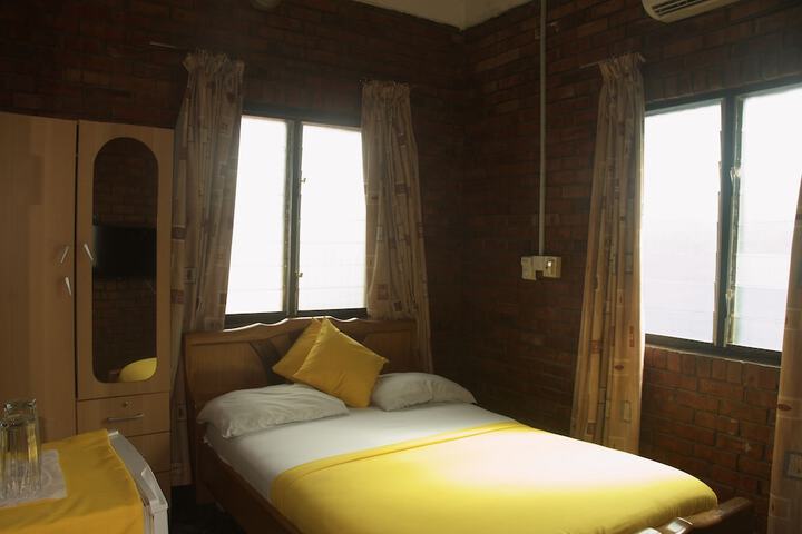 Room 9 of 22