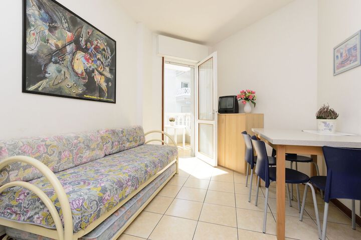 Room 15 of 25