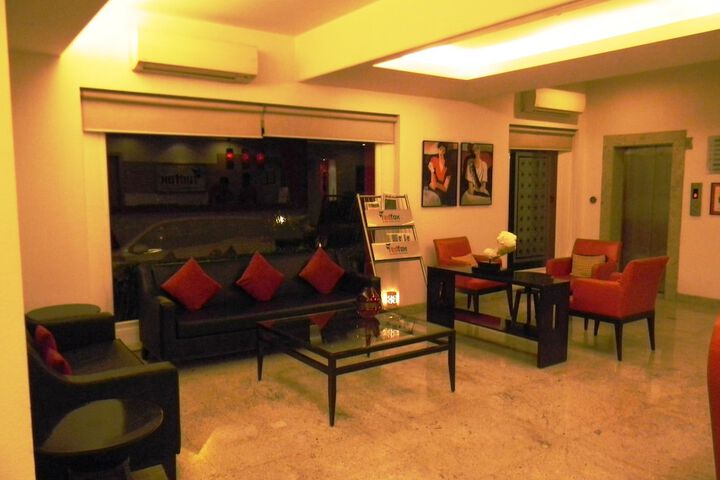 Entrance & Lobby