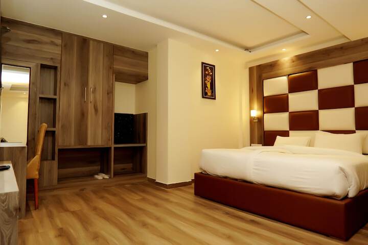 Room 3 of 107