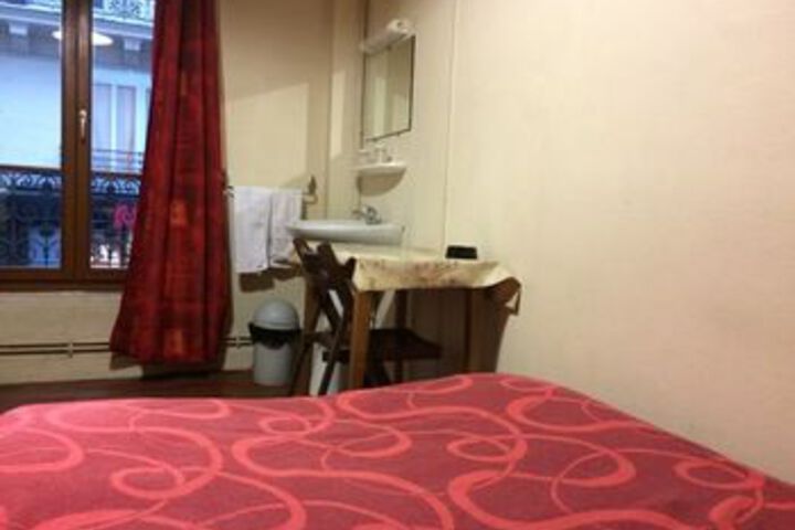 Room 15 of 28